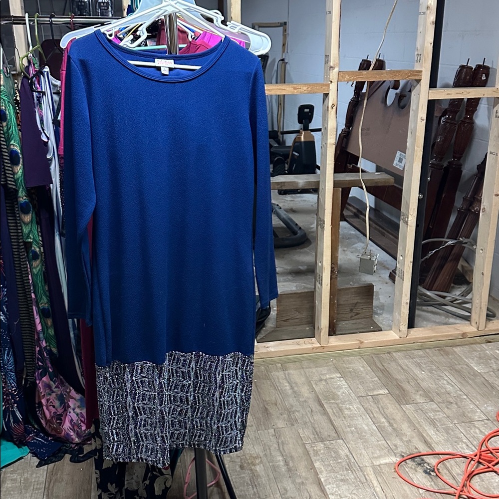 Large, elegant LuLaRoe, Debbie